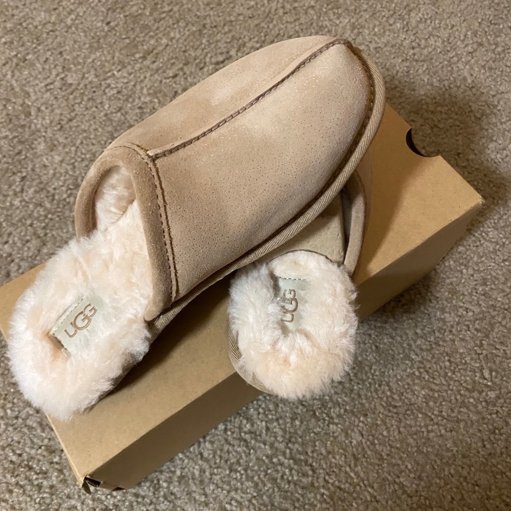 🎁UGG SLIPPERS🎁